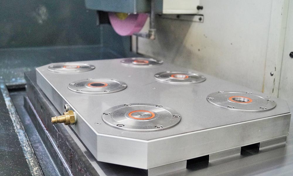 Arbeitsraum einer Flachschleifmaschine